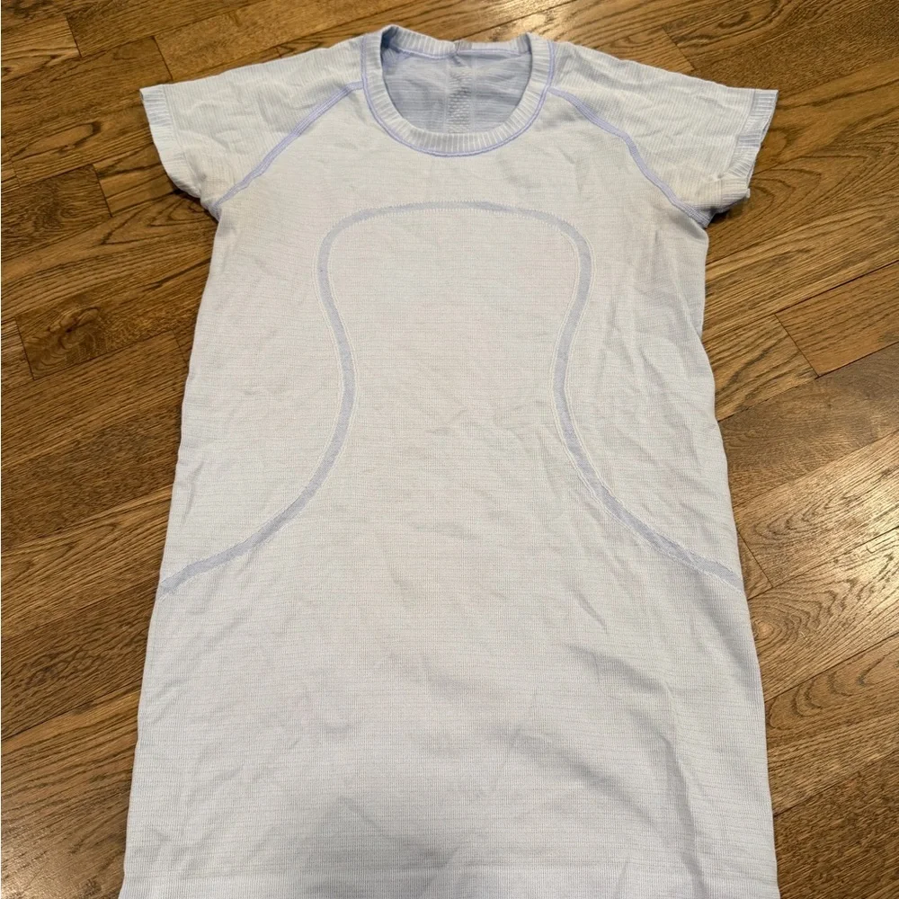 Lululemon Swiftly Tech Short Sleeve Crew
Heathered Chalk - Size 6 - Picture 4 of 5
